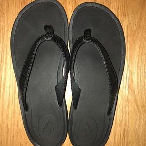 Women’s Size 8 OluKai Sandals
